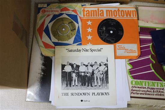 A box of 100+ 45RPM Northern Soul, Reggae & Pop singles